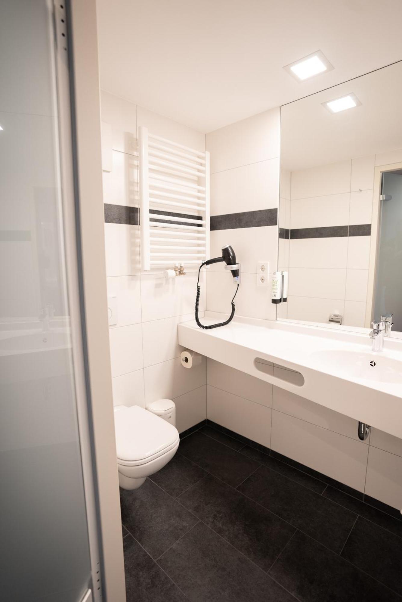 שווביש האל Qubixx Stadtmittehotel מראה חיצוני תמונה